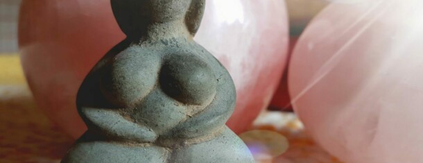Frauentempel- Ganzkörper Selbstmassage & Yoga Nidra, 11.4. 9 uhr